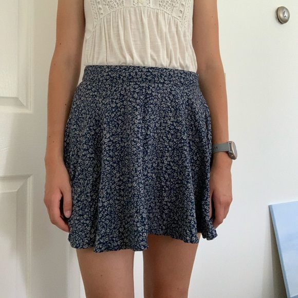 Forever 21 Floral Skirt - Picture 5 of 9